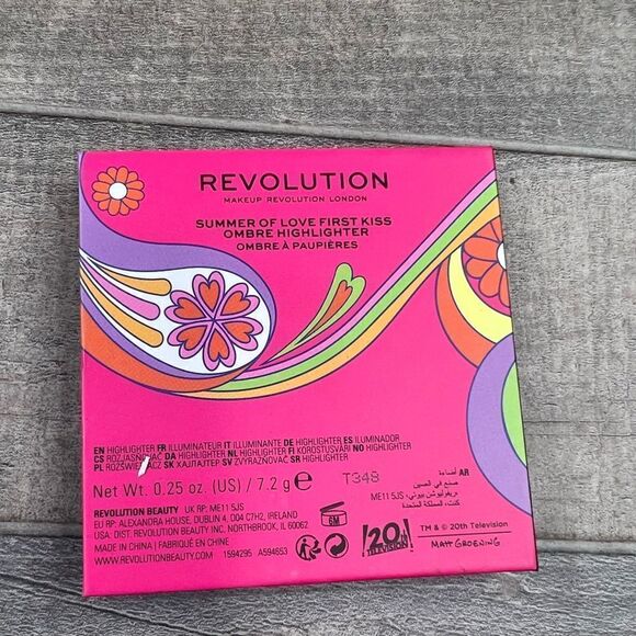 Makeup Revolution The Simpson's Ombré Summer Of Love Highlighter: First Kiss. - Picture 4 of 5